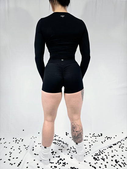 ESSENTIAL SCRUNCH SHORTS